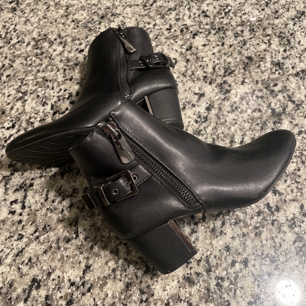 White Mountain stardust black zipper & buckle